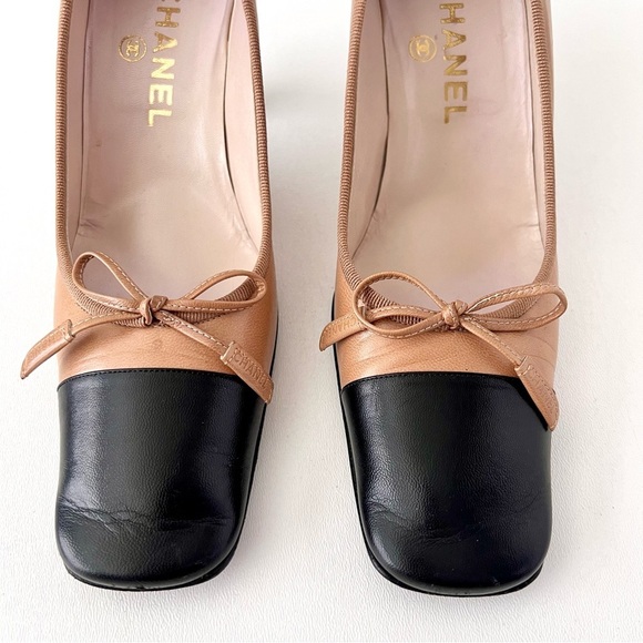 CHANEL | Vintage Beige & Black Leather Cap Toe Square Pumps Bow Logo EU 37.5 - Picture 4 of 16